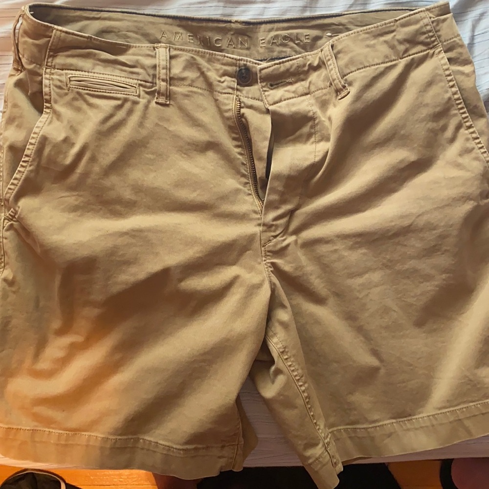 AE Khaki Shorts Men’s